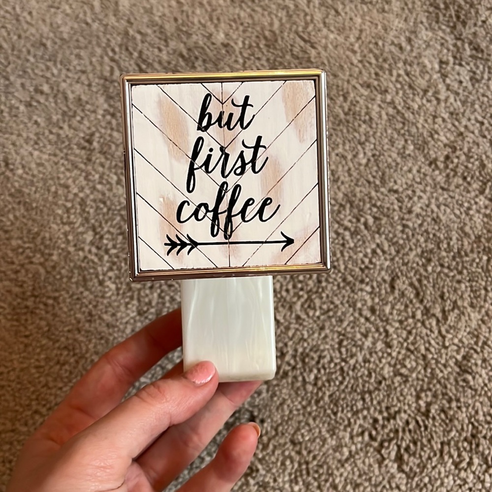 bath & body works wallflower plug